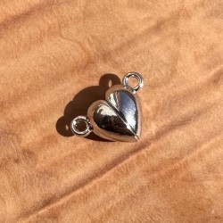 Magnetický přívěsek ve tvaru srdce